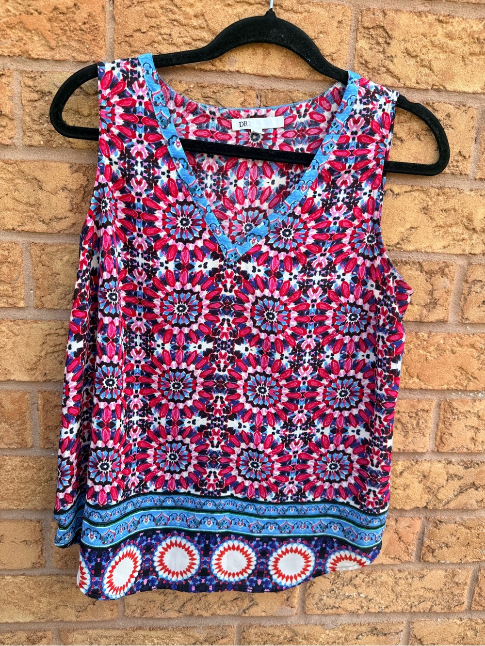 💫4/$25 • DR2 Floral Mosaic V-Neck Sleeveless Top in Pink & Blue